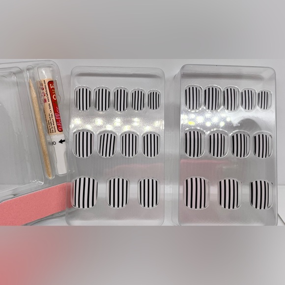 Hello Love Nails ❤️ Matte - Picture 3 of 3